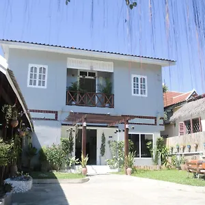 https://moons-house-luangprabang.hotelsluangprabang.com